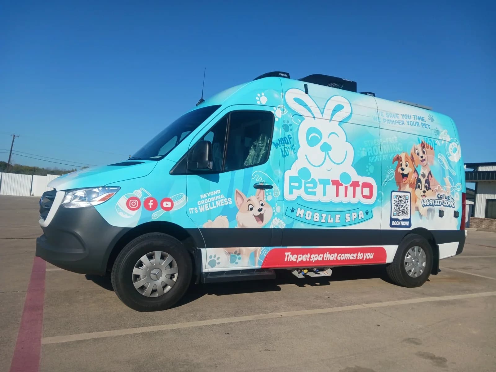 Pettito Mobile Spa grooming van